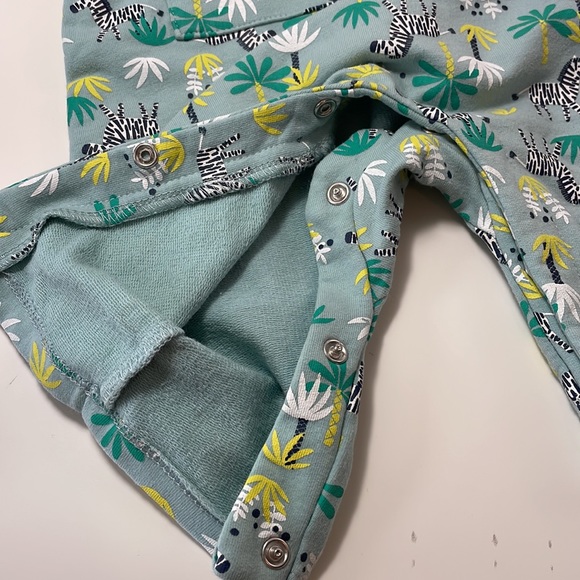 HEMA Baby jumpsuit, zebra pattern, Size 6M - Picture 7 of 12